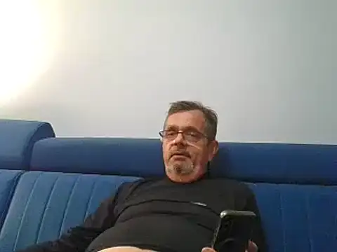 Snapshot of axecoman60 chatting on 02.01.25 axecoman60 online show from 02.01.25