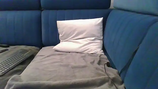 Snapshot of axecoman60 chatting on 03.12.25 axecoman60 online show from 03.12.25