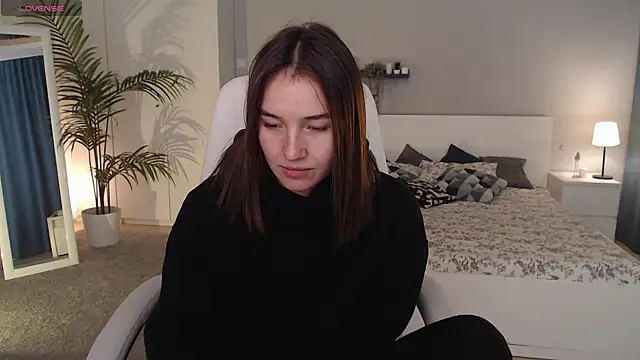 Bellla Haddid online show from 09.19.25