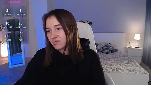 Bellla Haddid online show from 09.26.25