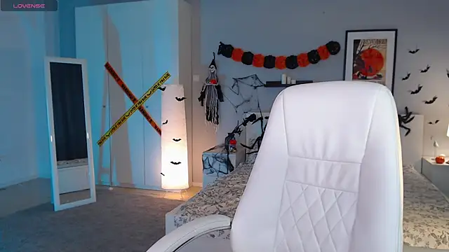 Bellla Haddid online show from 10.30.25