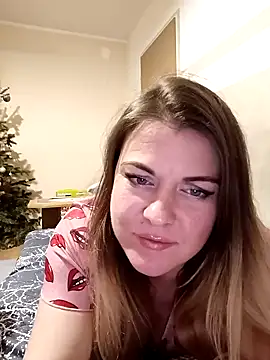 Snapshot of LunikaLunaX chatting on 01.10.25 LunikaLunaX online show from 01.10.25