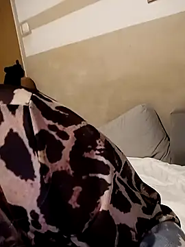 Snapshot of LunikaLunaX chatting on 01.20.25 LunikaLunaX online show from 01.20.25