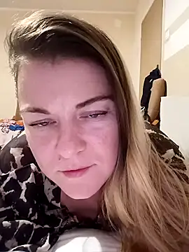 Snapshot of LunikaLunaX chatting on 01.21.25 LunikaLunaX online show from 01.21.25