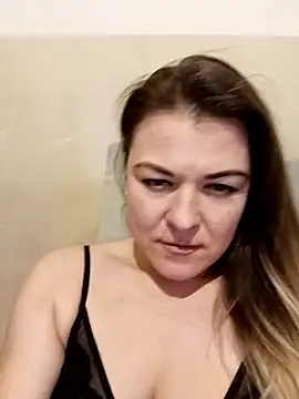 Snapshot of LunikaLunaX chatting on 02.11.25 LunikaLunaX online show from 02.11.25