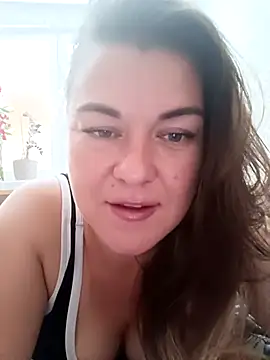 Snapshot of LunikaLunaX chatting on 09.09.25 LunikaLunaX online show from 09.09.25