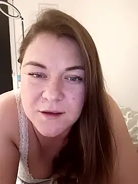 Snapshot of LunikaLunaX chatting on 01.18.26 LunikaLunaX online show from 01.18.26