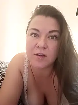 Snapshot of LunikaLunaX chatting on 02.02.26 LunikaLunaX online show from 02.02.26