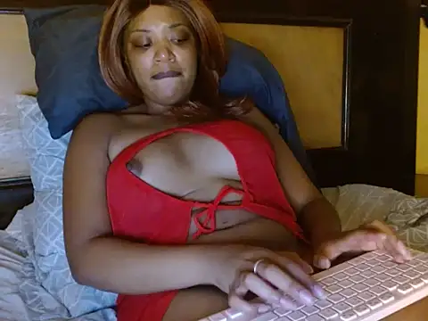 Snapshot of thekelliecapri chatting on 09.18.25 thekelliecapri online show from 09.18.25