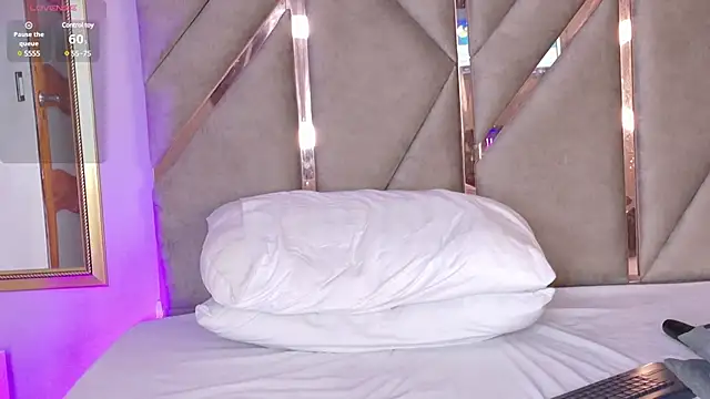 Lola King online show from 02.22.25