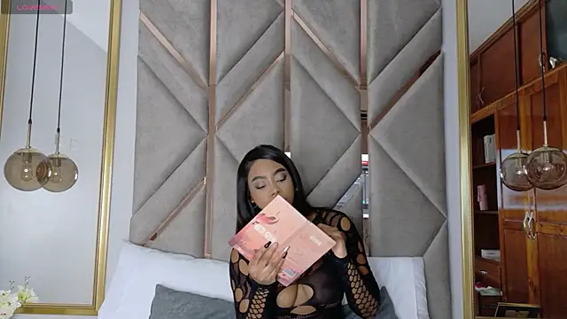 Lola King online show from 10.02.25