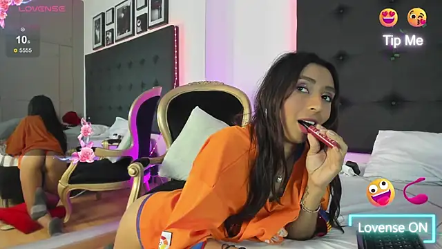 Snapshot of SaraDreamss chatting on 01.07.25 SaraDreamss online show from 01.07.25