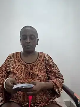 Snapshot of mamakarma1403 chatting on 05.25.26 mamakarma1403 online show from 05.25.26