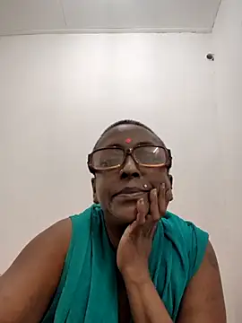 Snapshot of mamakarma1403 chatting on 06.27.26 mamakarma1403 online show from 06.27.26