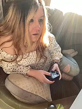 PuckBunny17 online show from 12.13.24