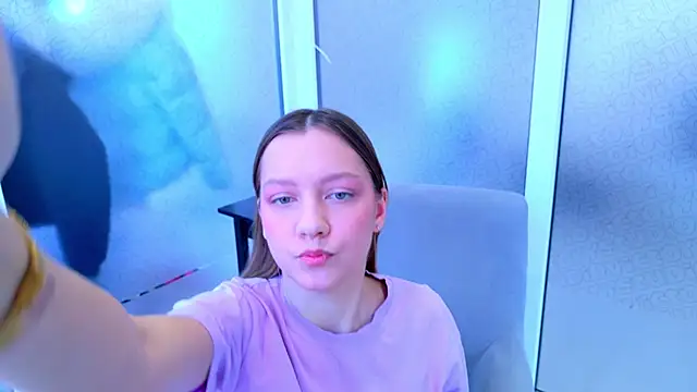 Snapshot of AliceBrayan chatting on 02.15.25 AliceBrayan online show from 02.15.25