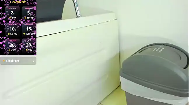 Snapshot of ebony_beckyy chatting on 12.19.24 ebony beckyy online show from 12.19.24