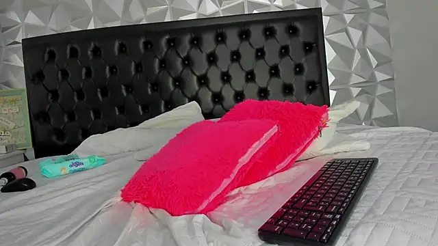 Snapshot of ebony_beckyy chatting on 03.15.25 ebony beckyy online show from 03.15.25