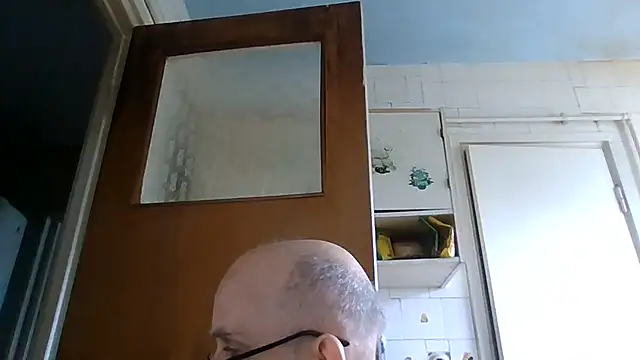 Snapshot of mariusica1@xh chatting on 06.16.26 mariusica1xh online show from 06.16.26