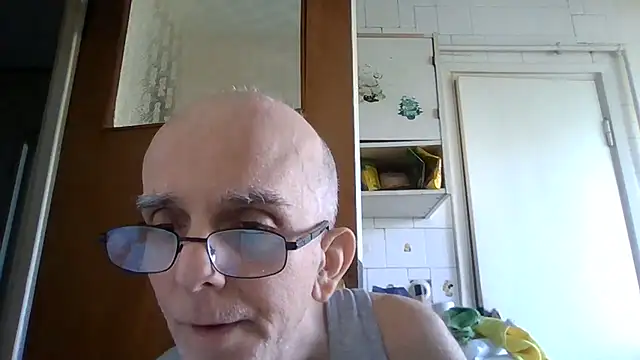 Snapshot of mariusica1@xh chatting on 06.18.26 mariusica1xh online show from 06.18.26