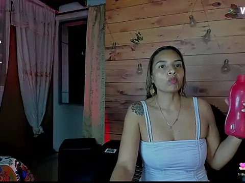 Snapshot of mykaelahoney chatting on 11.11.25 mykaelahoney online show from 11.11.25