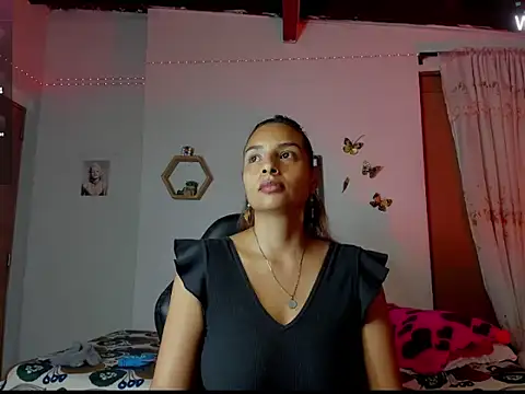 Snapshot of mykaelahoney chatting on 11.13.25 mykaelahoney online show from 11.13.25