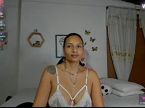 Snapshot of mykaelahoney chatting on 11.24.25 mykaelahoney online show from 11.24.25