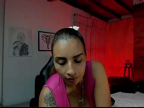 Snapshot of mykaelahoney chatting on 12.03.25 mykaelahoney online show from 12.03.25