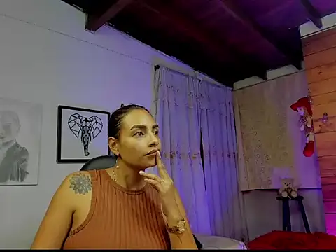 Snapshot of mykaelahoney chatting on 01.07.26 mykaelahoney online show from 01.07.26