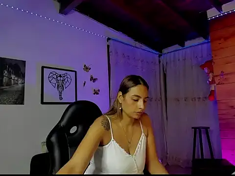 Snapshot of mykaelahoney chatting on 02.04.26 mykaelahoney online show from 02.04.26