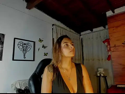 Snapshot of mykaelahoney chatting on 02.12.26 mykaelahoney online show from 02.12.26