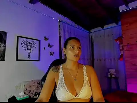 Snapshot of mykaelahoney chatting on 02.13.26 mykaelahoney online show from 02.13.26