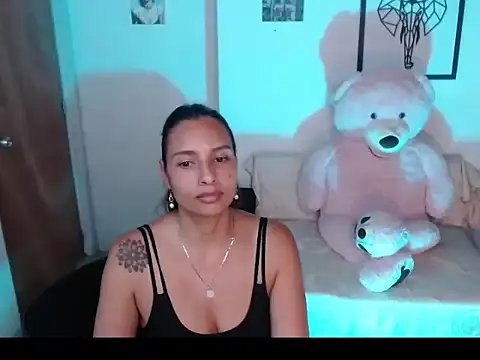 Snapshot of mykaelahoney chatting on 03.18.26 mykaelahoney online show from 03.18.26