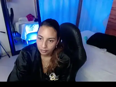Snapshot of mykaelahoney chatting on 04.10.26 mykaelahoney online show from 04.10.26