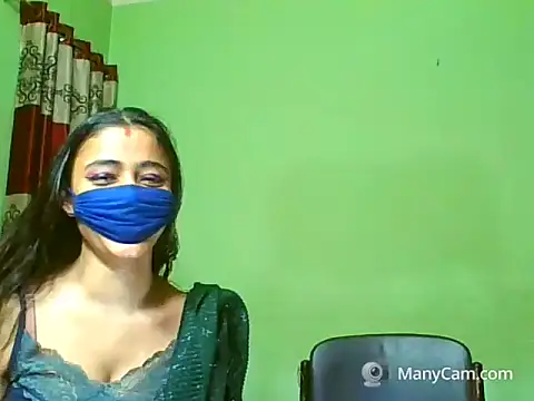 Snapshot of desi_diva chatting on 12.21.24 desi diva online show from 12.21.24
