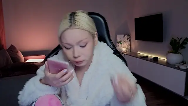 RileyMee online show from 03.12.26