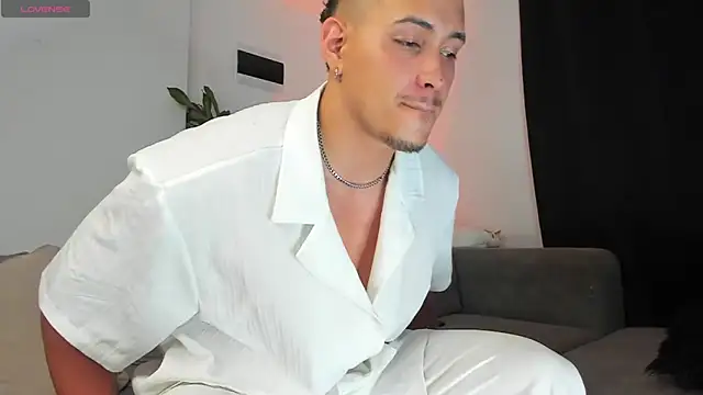 lucasanto  online show from 03.11.25