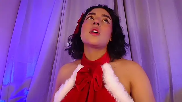 Snapshot of EviePhoenix chatting on 12.16.24 EviePhoenix online show from 12.16.24