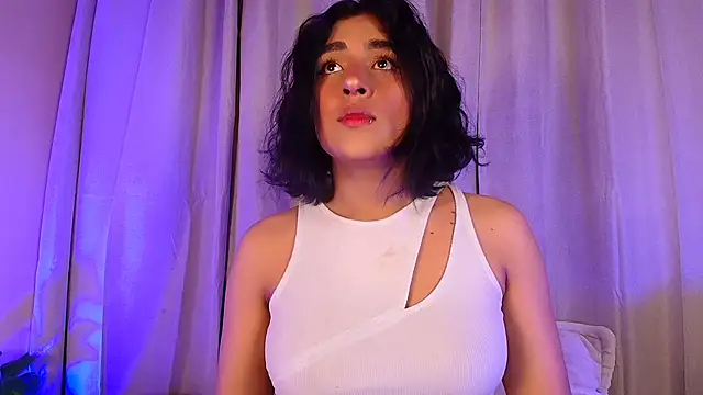 Snapshot of EviePhoenix chatting on 12.17.24 EviePhoenix online show from 12.17.24