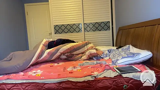 Snapshot of shuai321 chatting on 02.04.25 shuai321 online show from 02.04.25