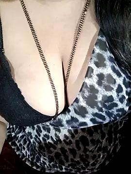 Snapshot of Beautyy38 chatting on 04.23.26 Beautyy38 online show from 04.23.26