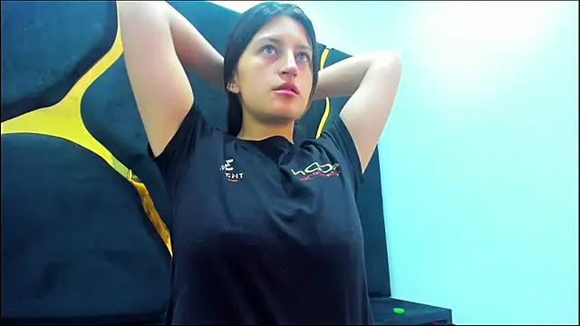 GiaRoussel online show from 02.25.25