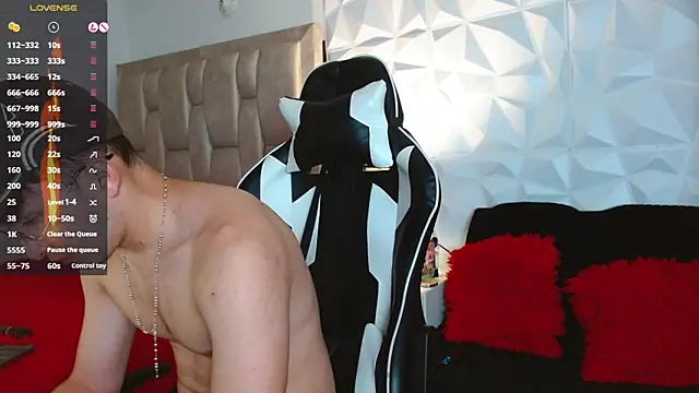 santyago taylor online show from 12.04.24