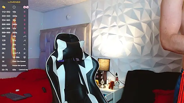 santyago taylor online show from 12.08.24