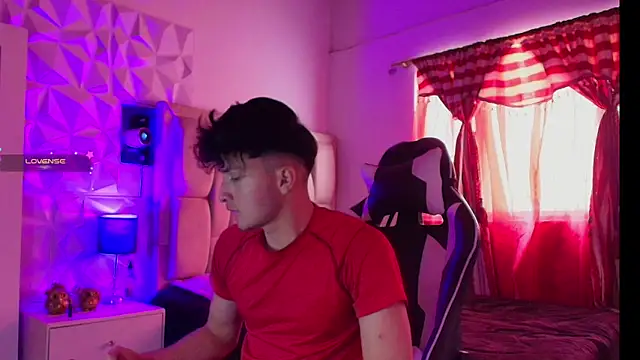 santyago taylor online show from 01.07.25