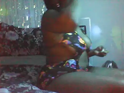 Snapshot of YourFaceMyThrone27 chatting on 01.01.25 YourFaceMyThrone27 online show from 01.01.25