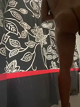 Snapshot of YourFaceMyThrone27 chatting on 01.15.25 YourFaceMyThrone27 online show from 01.15.25