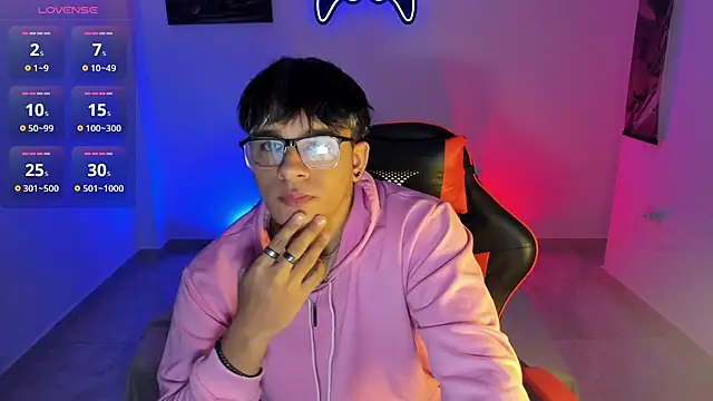 Snapshot of LuciferM_Star chatting on 11.06.25 LuciferM Star online show from 11.06.25