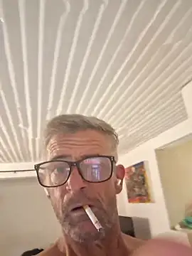 Snapshot of NICJOHNS chatting on 12.17.24 NICJOHNS online show from 12.17.24