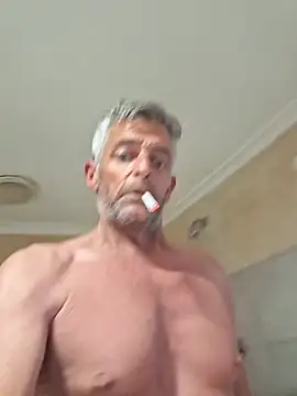 Snapshot of NICJOHNS chatting on 12.20.24 NICJOHNS online show from 12.20.24